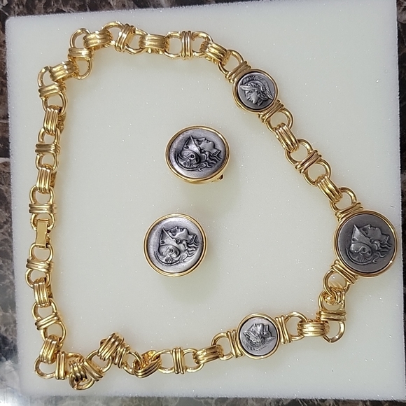 Jewelry set , vintage clip on earring and necklace.